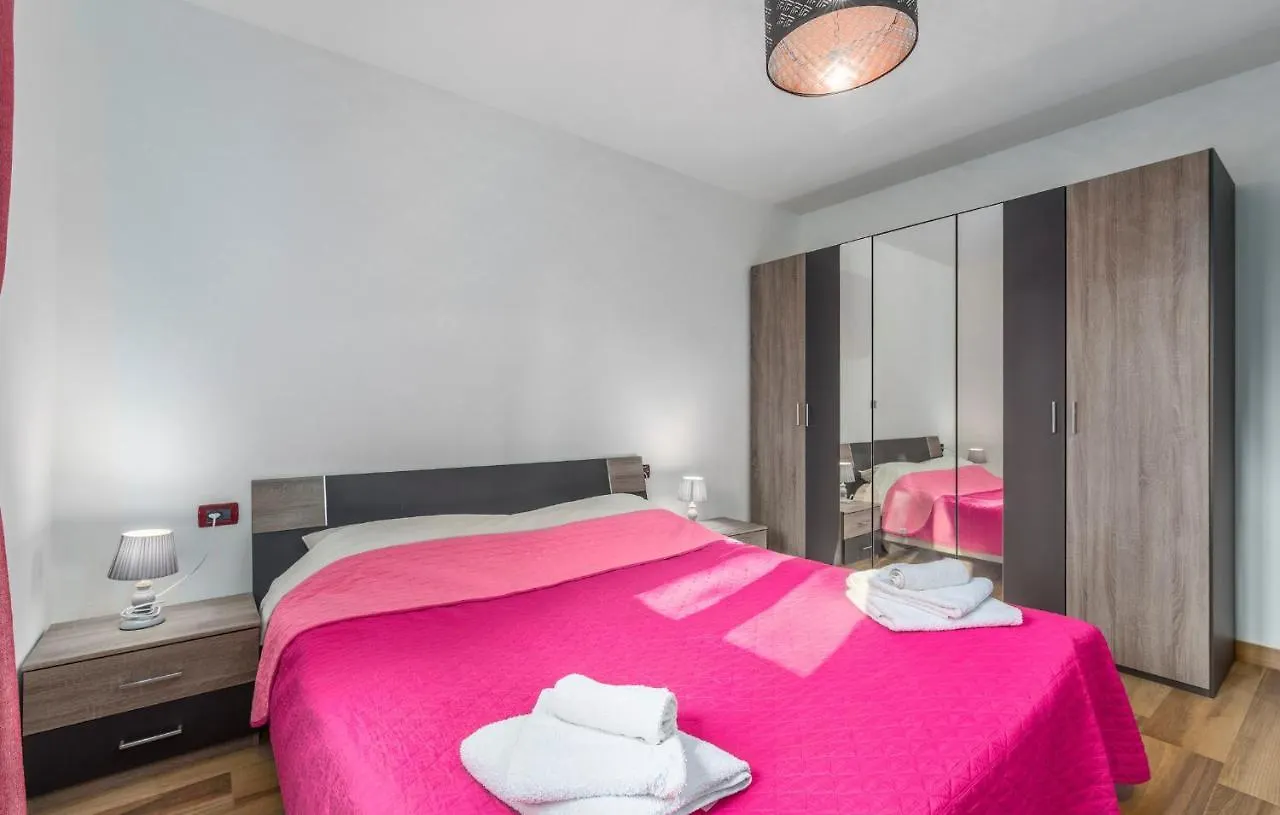 אומאג Villa Mirabella 0*,