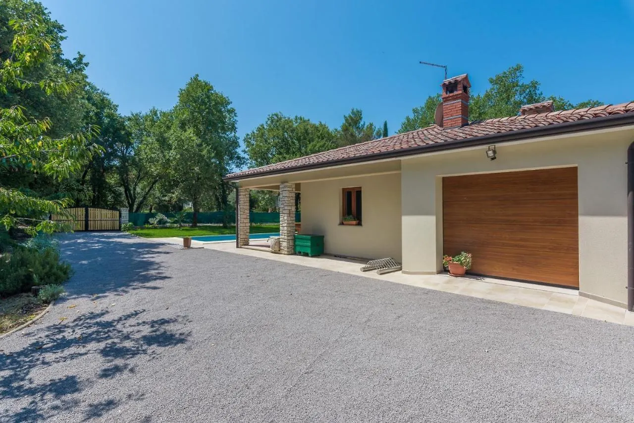 אומאג Villa Mirabella