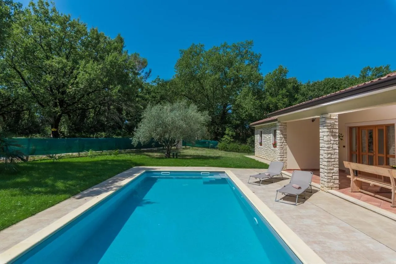אומאג Villa Mirabella 0*,