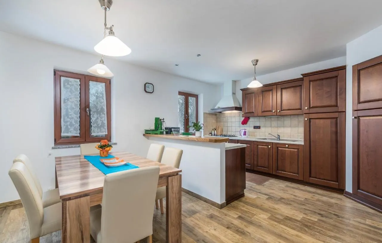 אומאג Villa Mirabella